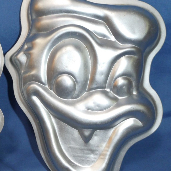 CHRISTMAS#24 DISNEY 1976 VINTAGE Donald Duck cake, ice, ice cream, or jello mold - Picture 2 of 2